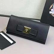  1ML132方塊蝴蝶五金 PRADA二折錢包 官網同步 代工號12N內碼 意大利高等壓紋牛皮質感極好 長19 高10.5寬2.8cm 壓紋牛皮黑色