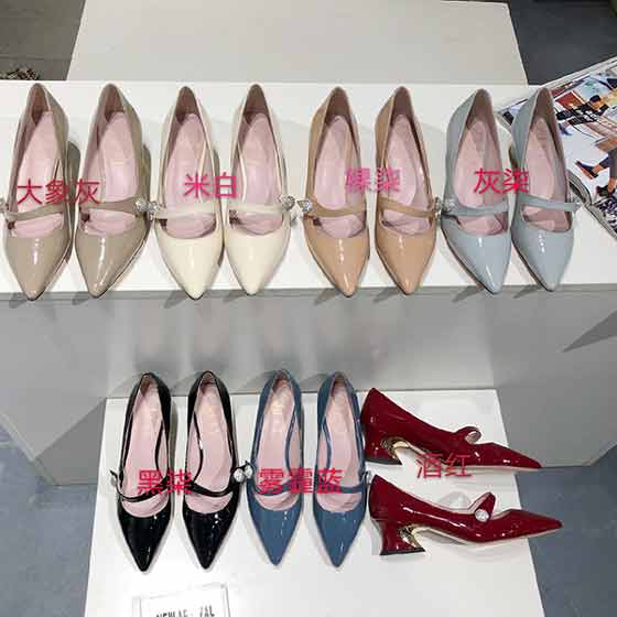 新款夏季大品牌網(wǎng)紅同款高跟涼鞋