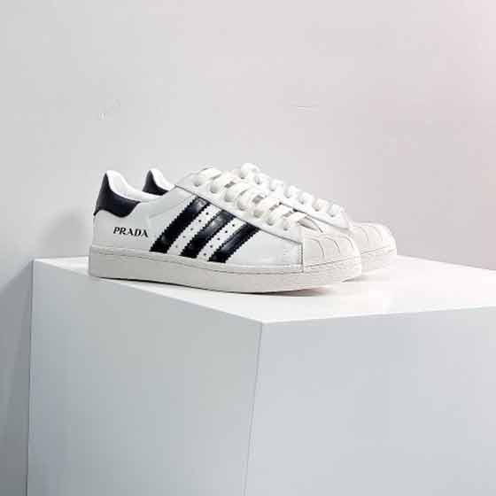 didas聯(lián)名阿迪休閑貝殼頭經(jīng)典板