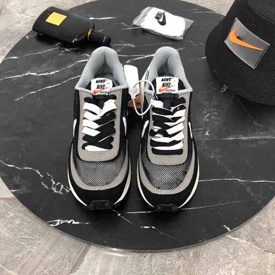 女鞋國際品牌Sacai x Nike LVD