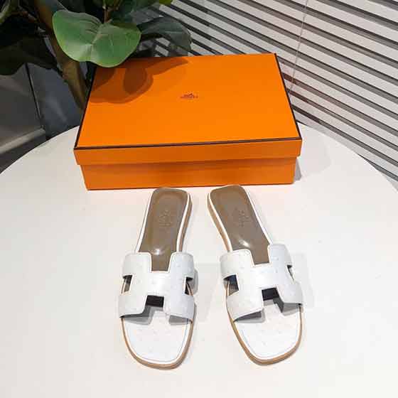 Hermès新色系大品牌的拖鞋，您衣櫥中的畢備單品！