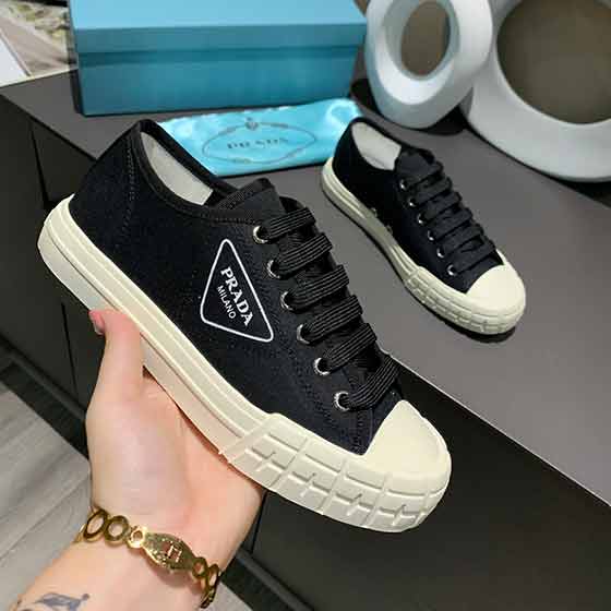 歐洲站爆款prada休閑板鞋女士名