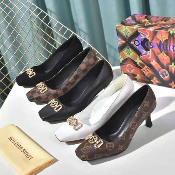 品牌女鞋折扣網(wǎng)秋節(jié)小方頭單鞋，時(shí)尚大方！