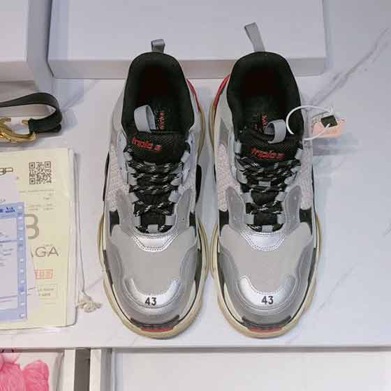 巴黎世家全球火爆復古做舊工藝老爹鞋