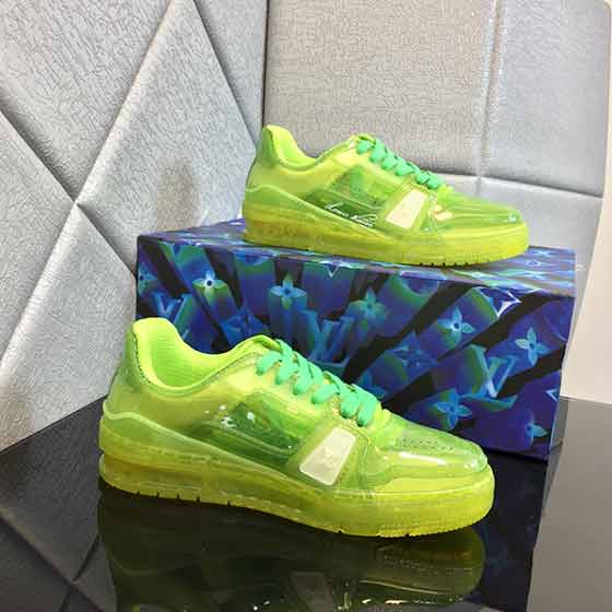 火遍時尚圈驢牌情侶款 透明膠