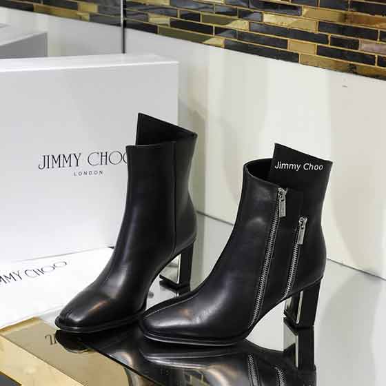JIMMY CHOO(吉米周) 時尚博主及明星的同款表帶女士短靴系列。