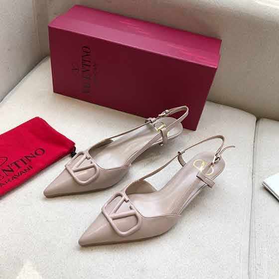 女士涼鞋品牌華倫天奴真品級(jí)版本真皮底大v扣涼鞋