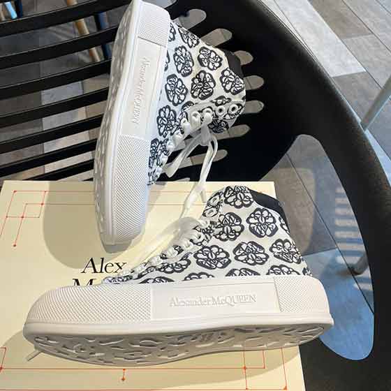 Alexande McQeeun麥昆休閑女鞋厚底小白鞋板鞋！