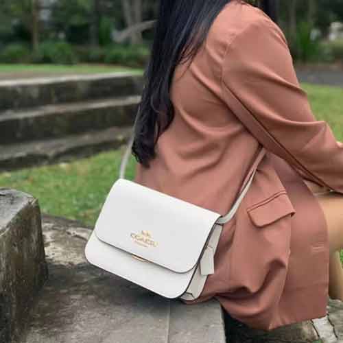 COACH女包經(jīng)典十字紋BRYNN翻蓋斜挎包c5632