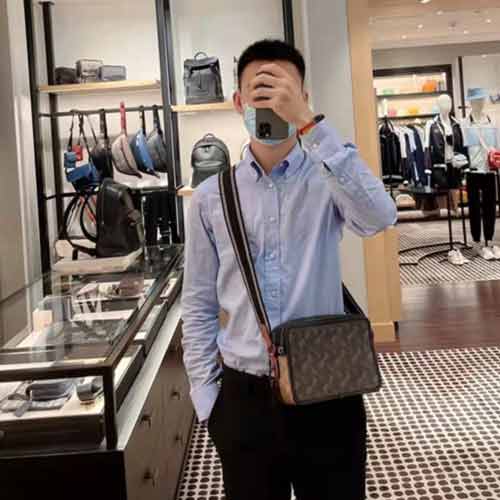 蔻馳的男包，馬車圖案印花CHARTER24號(hào)斜挎包c(diǎn)5340