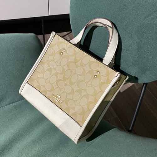 蔻馳女包官網(wǎng)Field Tote 22 經(jīng)典女包