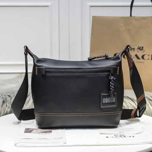 蔻馳官網男包,貼飾PACER 25號信使包91761