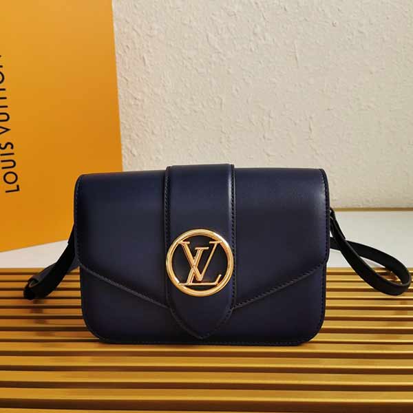 LV新款手袋：光滑皮革曲線利落，圓形L標識重塑，低調精致。