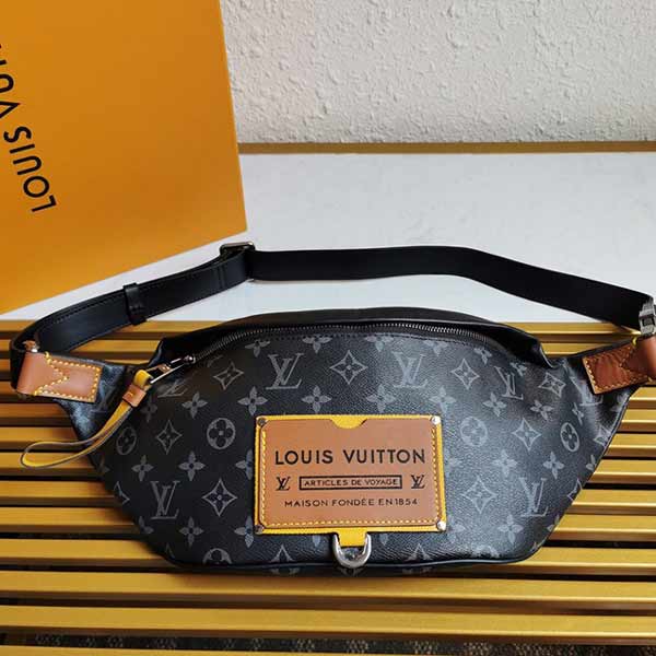 路易威登Discovery 腰包M45220，限量版復古行李標簽設計！