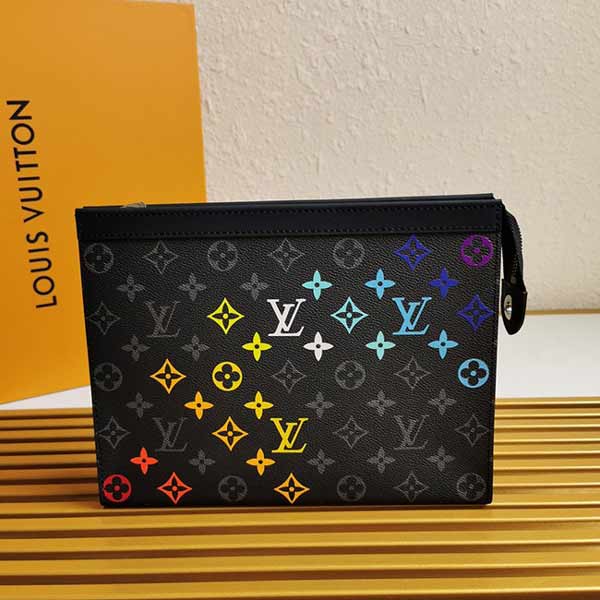 路易威登春夏季前預(yù)展系列浩瀚太空Pochette Voyage手袋M61692繁星