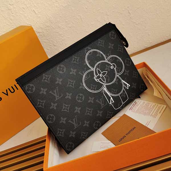 LV工藝精湛，設計獨特，經(jīng)典與科技精良結合，展現(xiàn)路