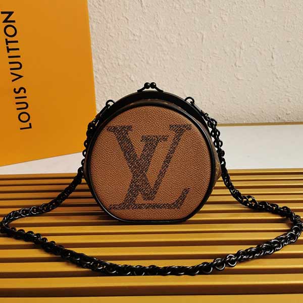 路易威登Giant Monogram Reverse帆布BOURSICOT BC手袋，時尚造型畢備！