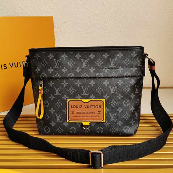 lv男包的官網(wǎng)限量系列Besace Zippée 中號(hào)手袋 M452