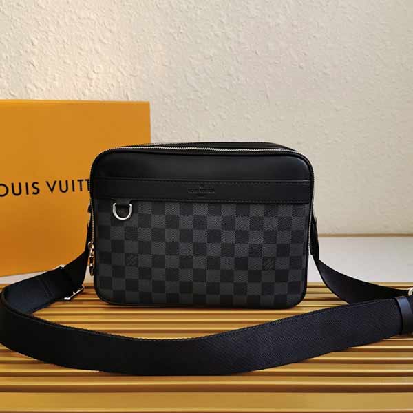 LV小號(hào)郵差包 N40087黑格 容納紳士日常所需。