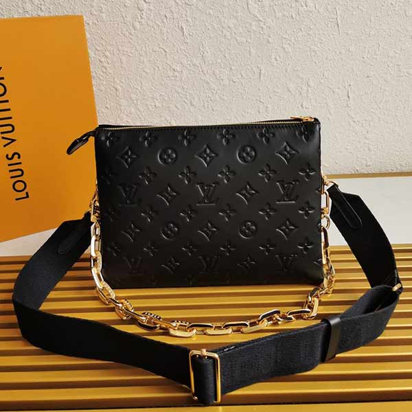 路易威登春夏時(shí)裝秀大放異彩Coussin小號(hào)手袋