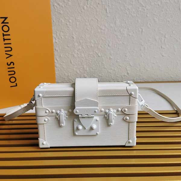 能輕松地容納智能手機 信用卡LV