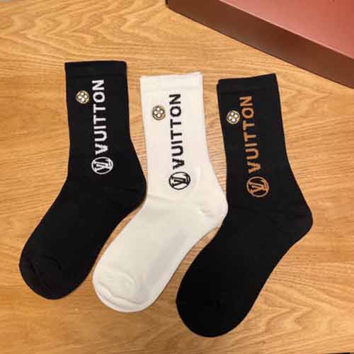 Louis Vuitton路易威登驢家新品女款中筒襪子專(zhuān)柜同步長(zhǎng)襪