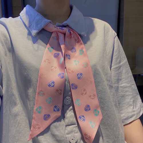 小香Twilly小絲巾名副其實的小可愛，人手兩條閉眼收