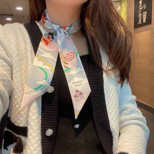 穿荷葉裙的女孩”愛馬仕重磅斜紋真絲飄帶