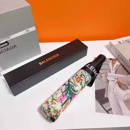 Balenciaga（巴黎世家）奢華氣息，傘面大方又時尚！