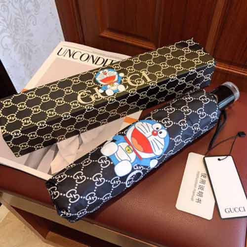 GUCCI古奇哆啦A夢聯名合作款晴天傘， 超萌的藍胖子，這個夏季守選！