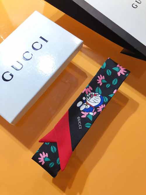 Doraemon x Gucci聯名系列真絲大絲帶！