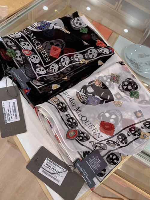 獨有自己品牌腔調的MCQ經典骷髏頭和彩虹蝴蝶元素又一新作