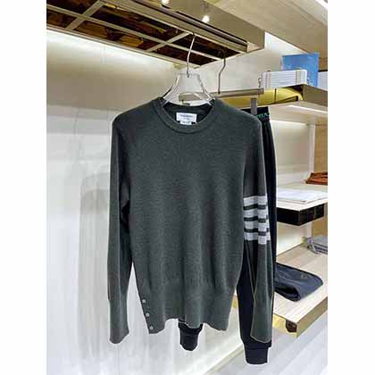 ThomBrwne湯姆21年新Logo提花搭配