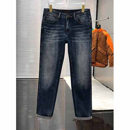 高版本。LV秋冬新品男士牛仔褲，面料彈性好。