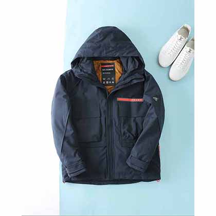 極簡(jiǎn)主義風(fēng)格通勤版，男士時(shí)尚戶外功能性連帽羽絨服