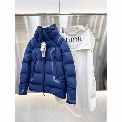 新款D今年的重磅款專柜57600購入，男女同款，超有范的羽絨服。