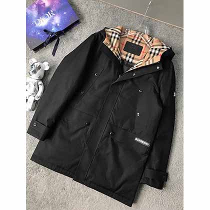 巴寶莉秋冬新款男士中長款連帽羽絨服外套。