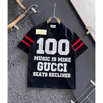 GUC2022新款100周年特別限定撞色紅色條紋拼接短袖T恤。