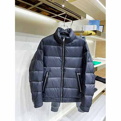 高品質(zhì)羽絨，輕便卻非常保暖，簡(jiǎn)潔舒適的通勤輕便羽絨
