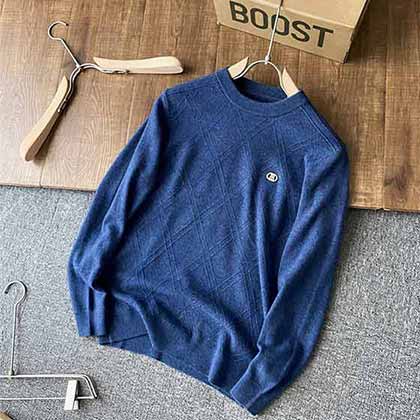 廣州UUS九龍國(guó)際時(shí)裝城秋冬高等臻品系列巴寶莉羊毛套頭圓領(lǐng)毛衣