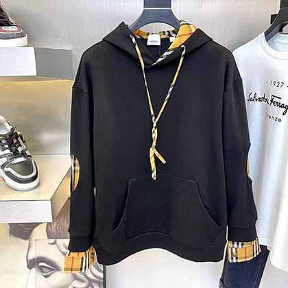 今年的巴寶莉真的勢頭很猛新品格紋袖連帽衛衣