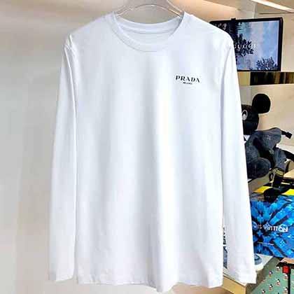 簡約輕奢的設(shè)計，經(jīng)典三角標(biāo)設(shè)計圓領(lǐng)