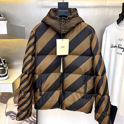 FNI芬迪新款男士雙F 老花立領加厚保暖連帽羽絨服！