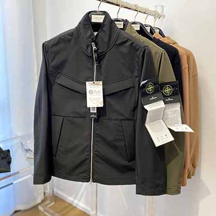 石頭島秋冬新品男裝連帽夾克。