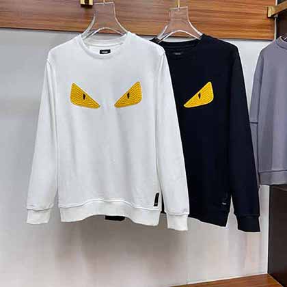 芬迪今季為獨(dú)特出眾的系列小怪獸皮標(biāo)男士衛(wèi)衣