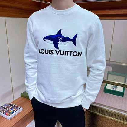 lv男裝新款官網(wǎng)圓領(lǐng)衛(wèi)衣上身很顯質(zhì)感！