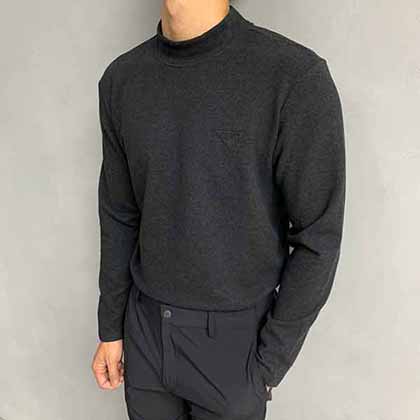 品牌潮流logo小高領(lǐng)刺繡長(zhǎng)袖T恤。