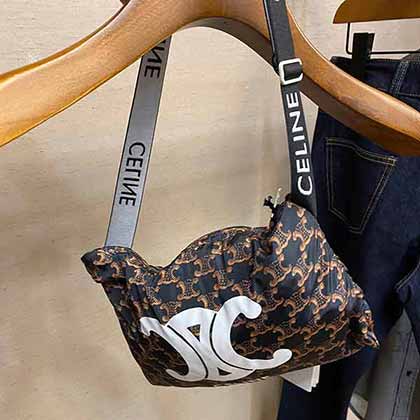 Celine早秋新款可收納便攜式連帽外套！