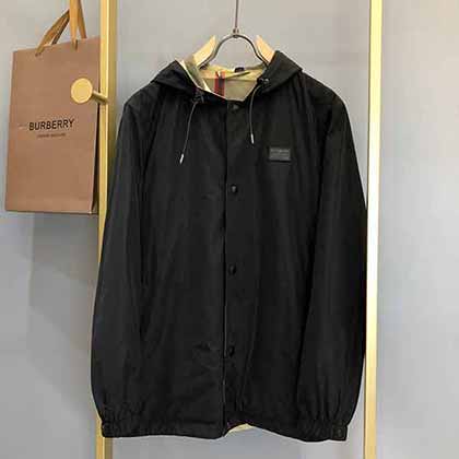 名品男裝品牌巴寶莉格子雙面連帽夾克，低調中透