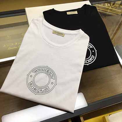 專柜款【巴寶~】新款圓領短袖T恤。